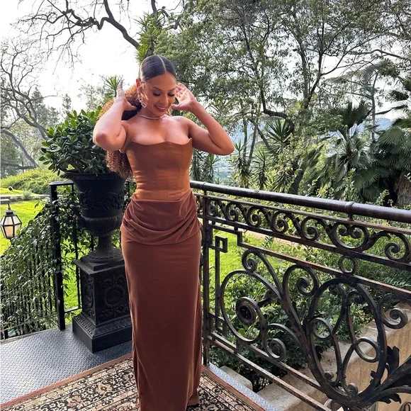 House of CB - Toffee Velvet Strapless Corset Maxi - Picture 2 of 3